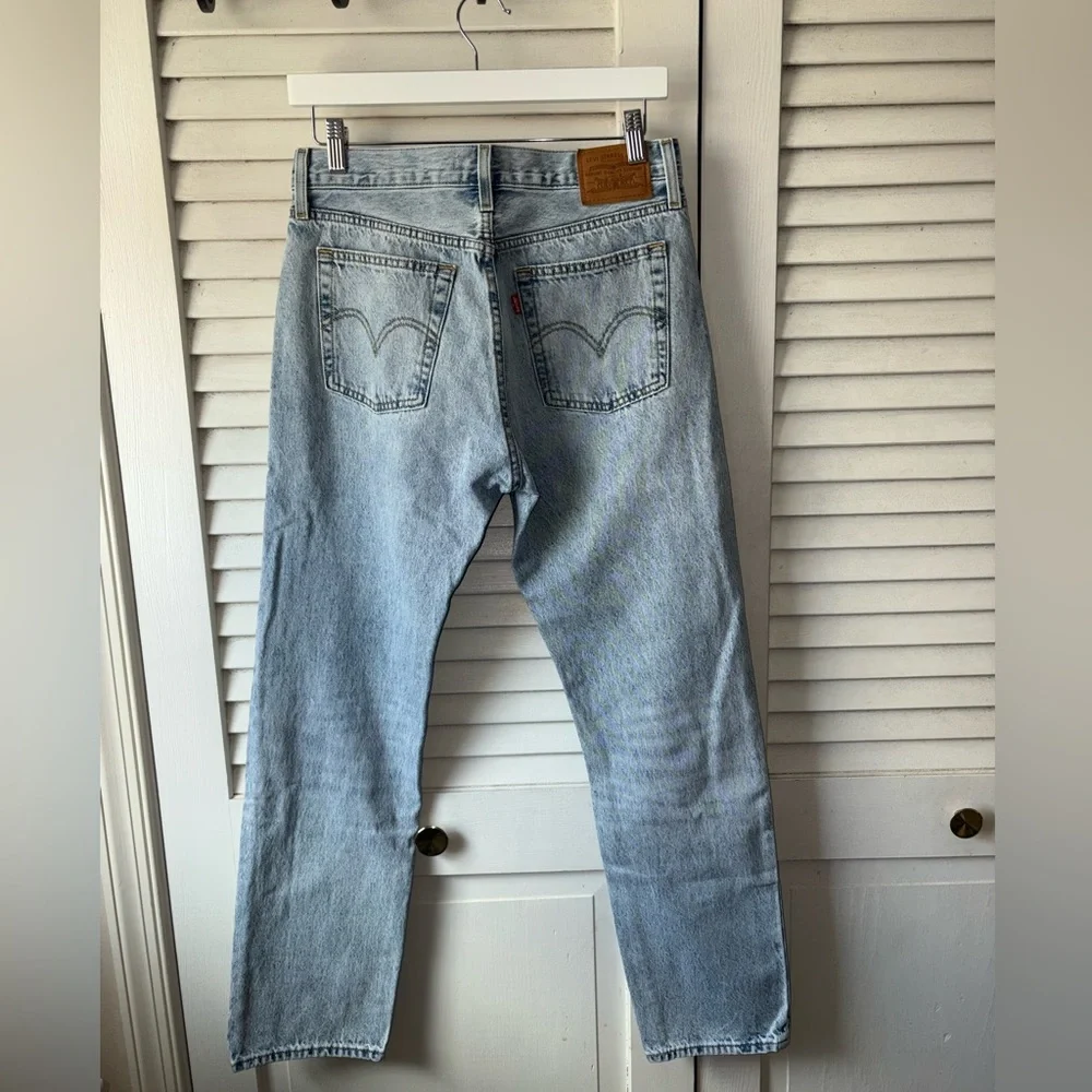Levi’s Premium Wedgie Straight Jeans Size 28 Light Wash High Rise Denim - Picture 5 of 6